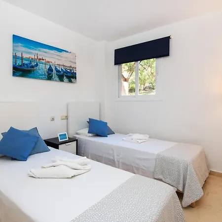 Rentandhomes Golf Elviria Apartment *