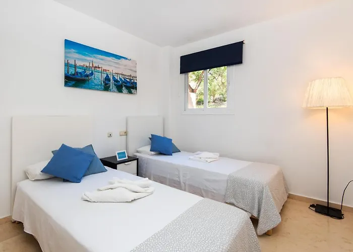 Rentandhomes Golf Elviria Апартаменты *